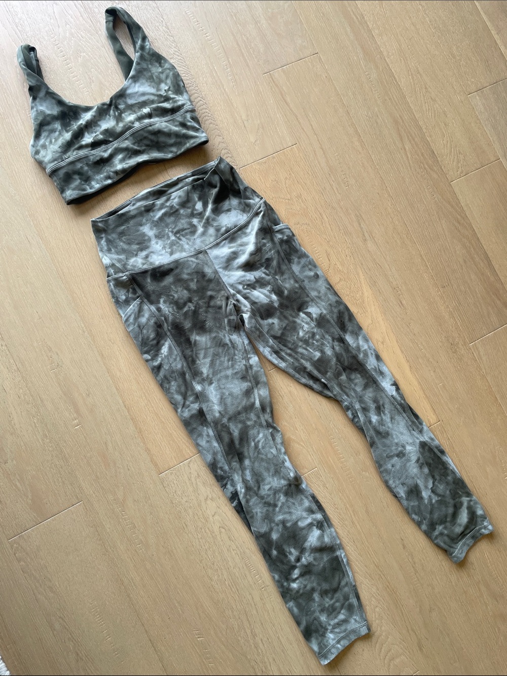 Lululemon alingn with pockets set